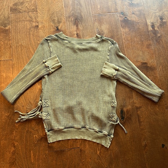 Women’s Long Sleeve Top - Picture 4 of 4